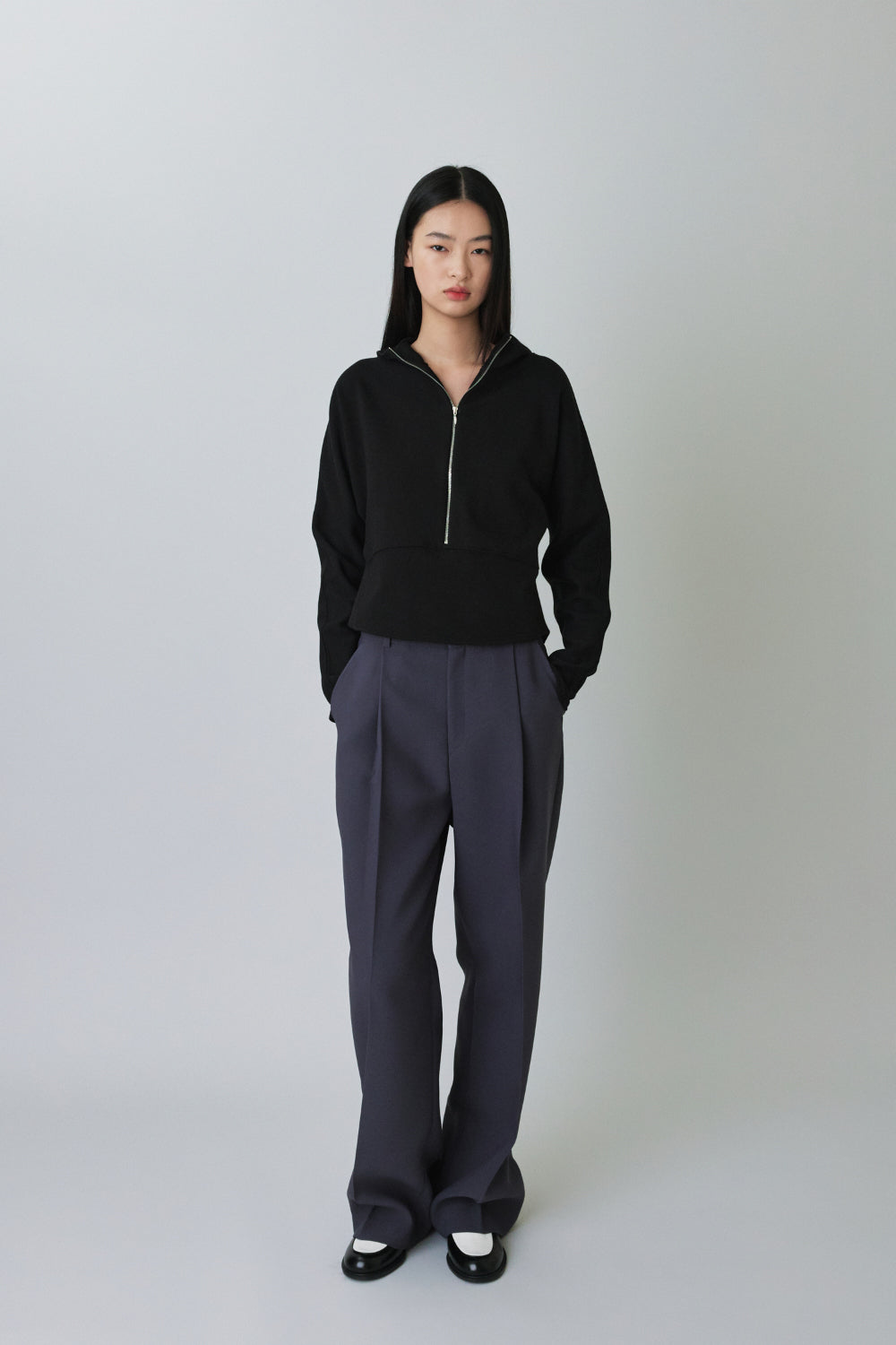 25 Edition spring one tuck pants charcoal