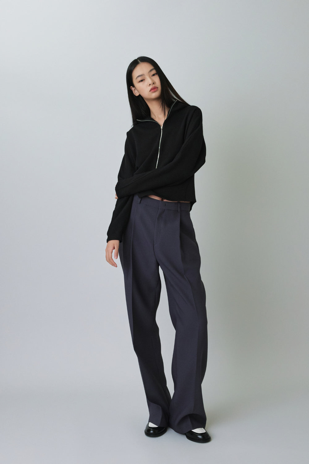 25 Edition spring one tuck pants charcoal