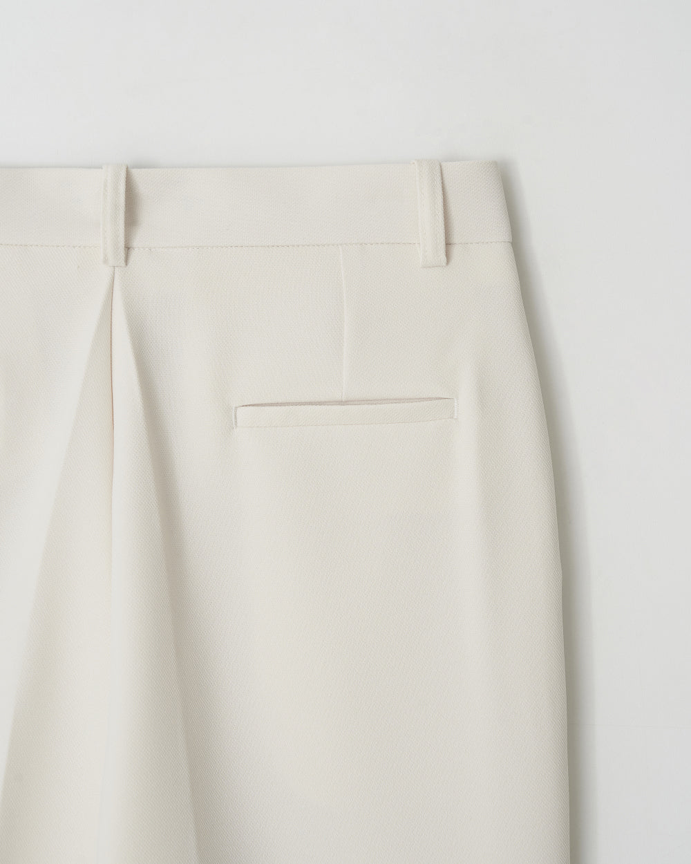 25 Edition spring one tuck pants ivory