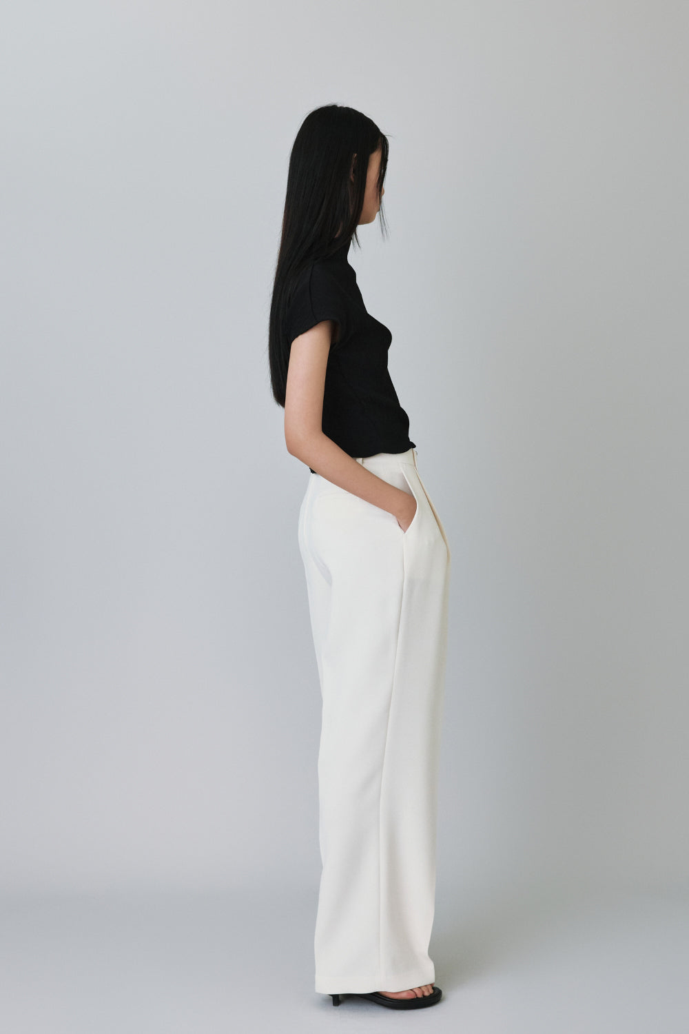 25 Edition spring one tuck pants ivory