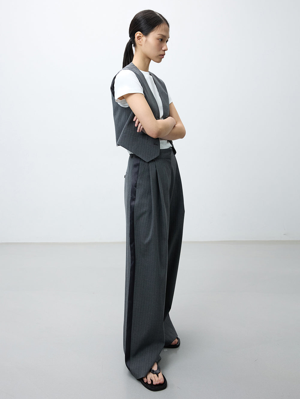 Classic pin stripe 2tuck wide pants