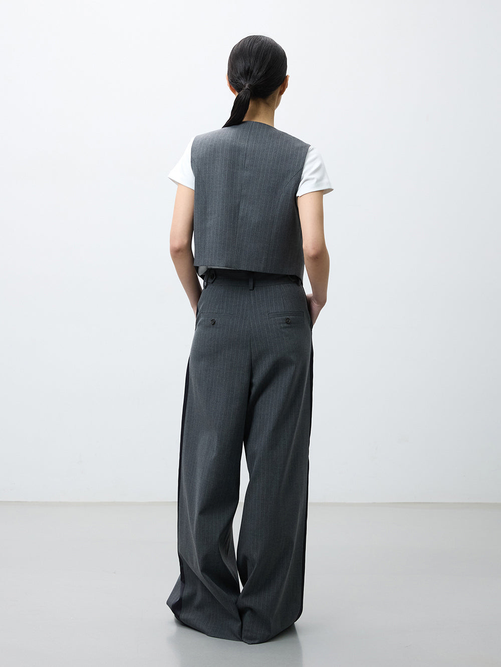 Classic pin stripe 2tuck wide pants