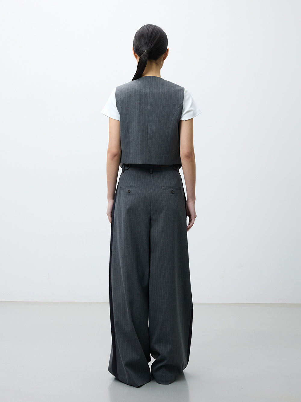 Classic pin stripe 2tuck wide pants