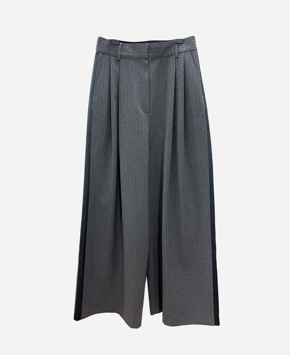 Classic pin stripe 2tuck wide pants