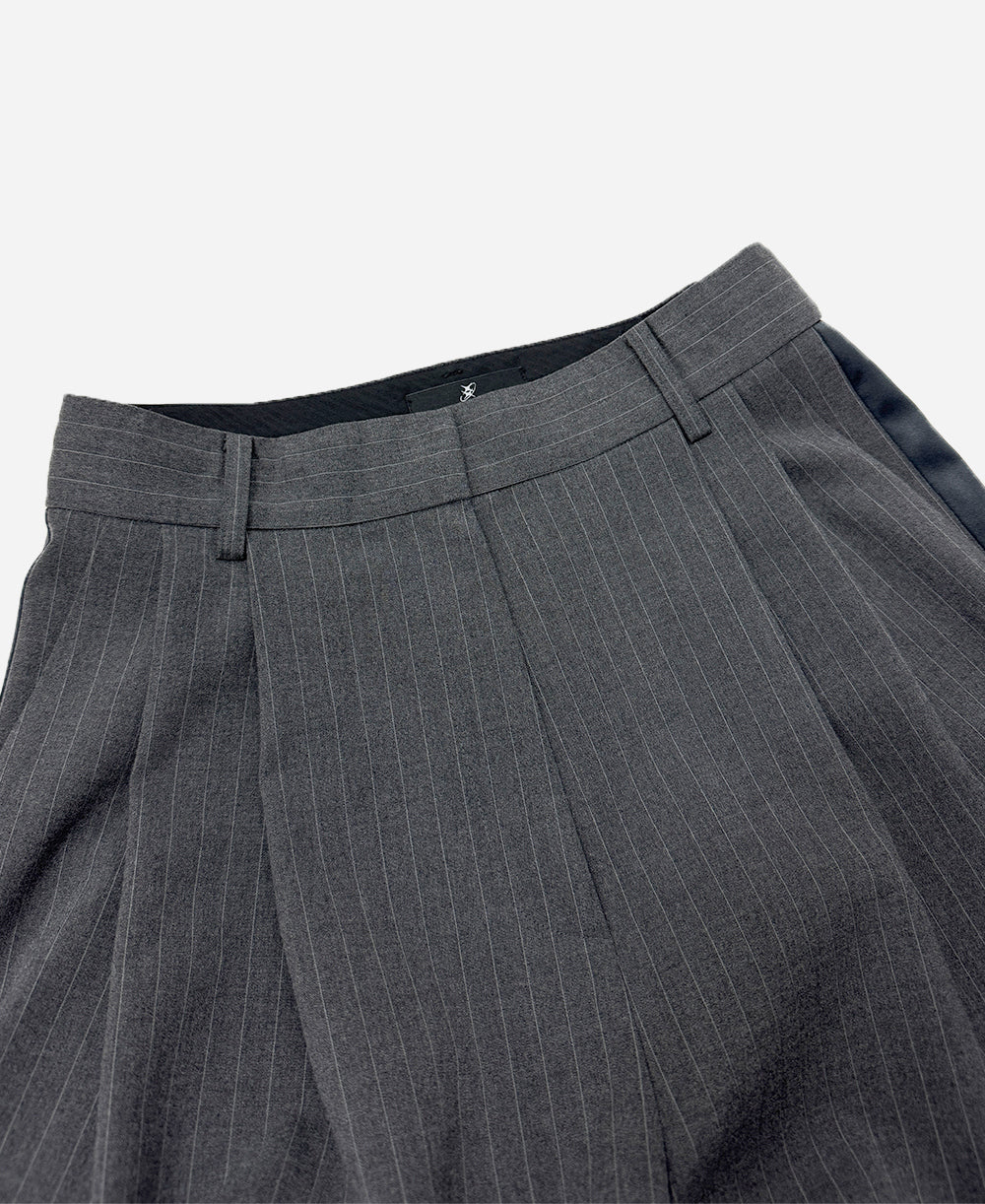 Classic pin stripe 2tuck wide pants