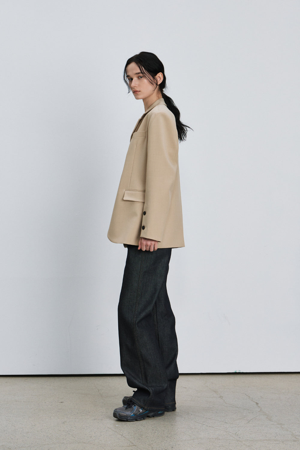Sleeve button jacket