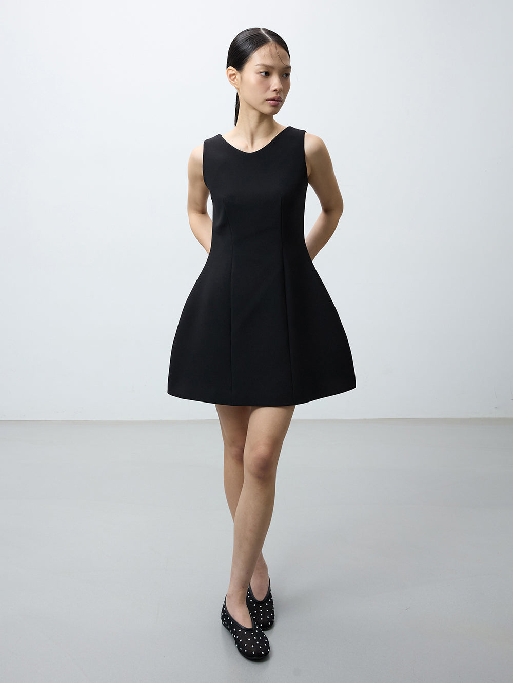 Sleeveless volume mini dress