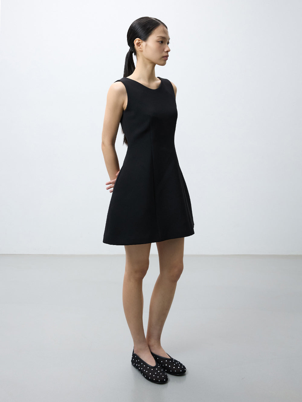 Sleeveless volume mini dress