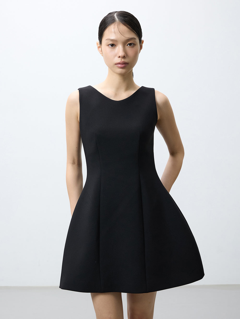 Sleeveless volume mini dress
