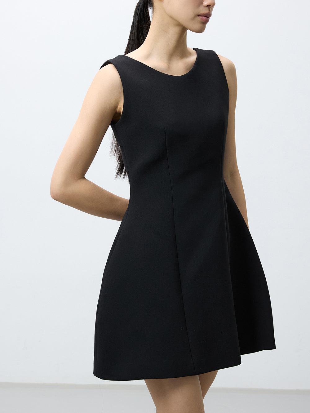 Sleeveless volume mini dress