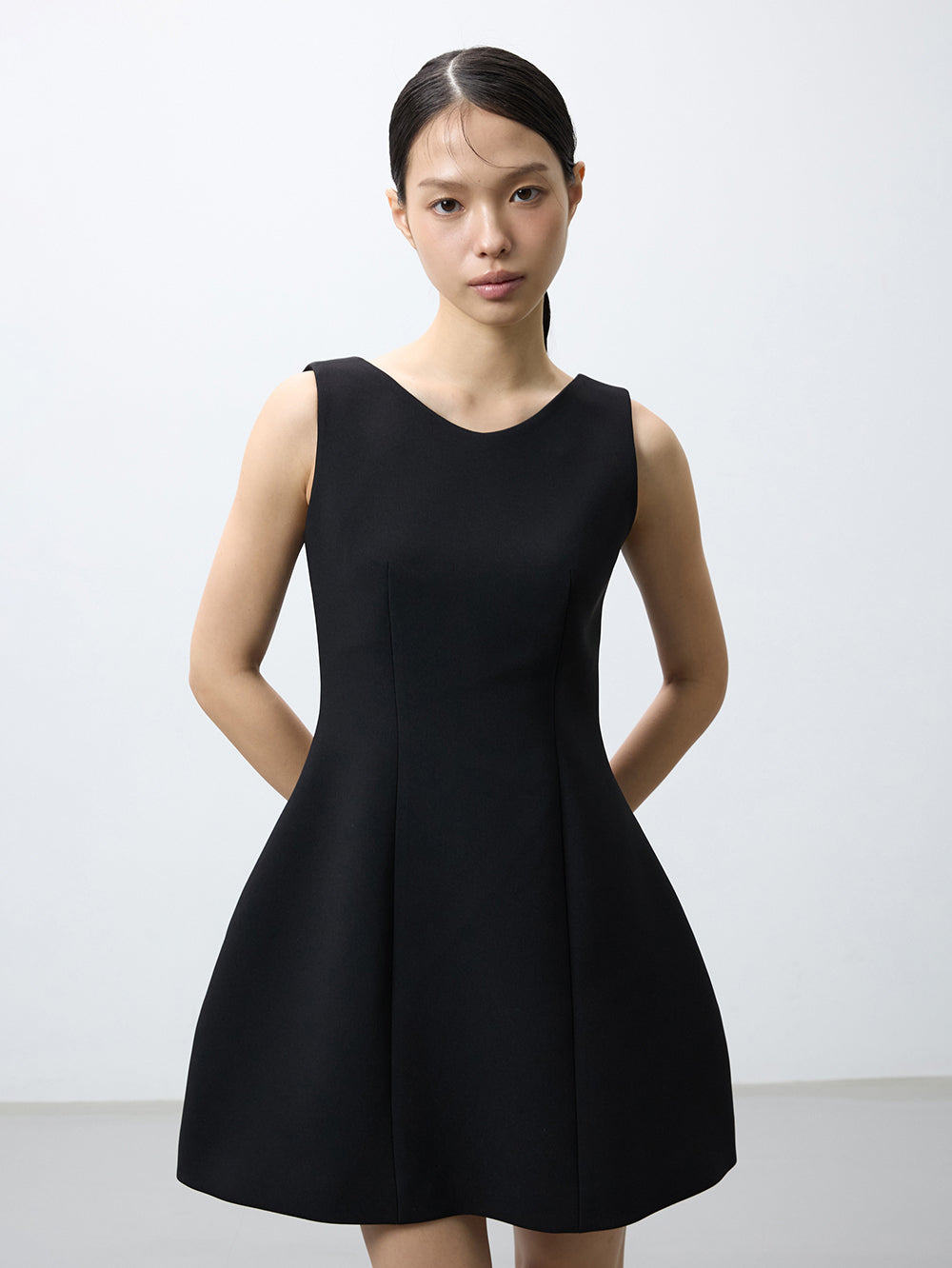 Sleeveless volume mini dress