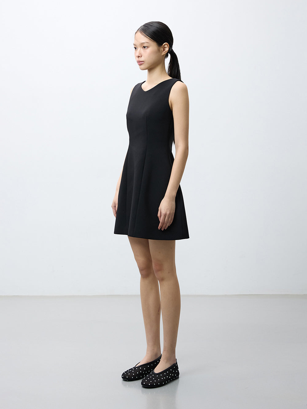 Sleeveless volume mini dress