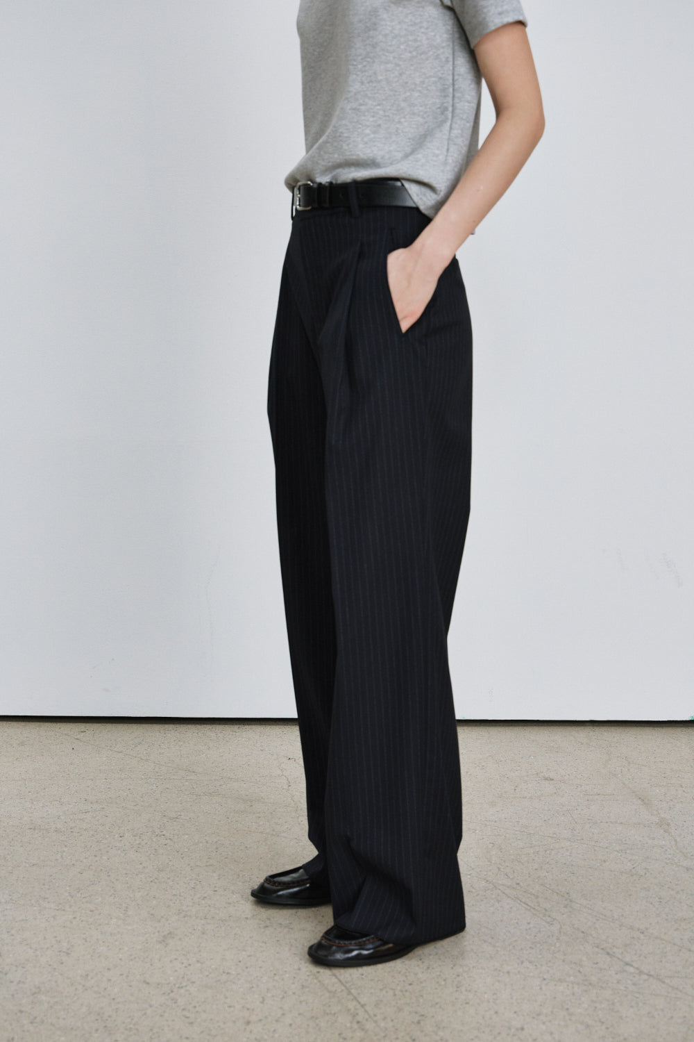Stripe pocket one tuck pants