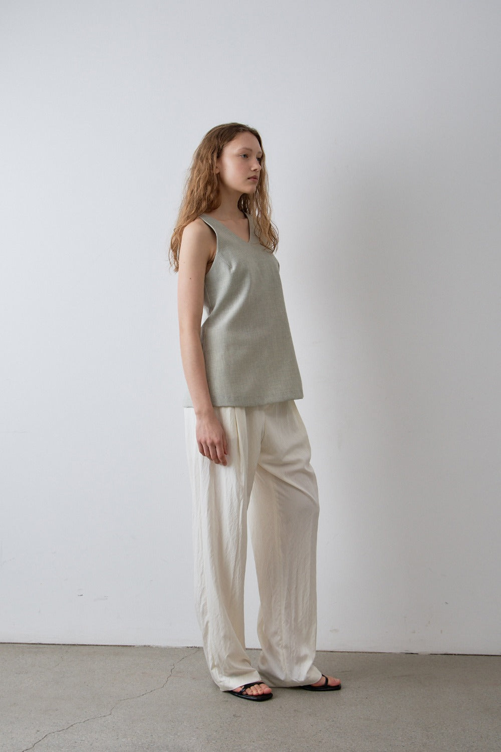 V-neck sleeveless blouse
