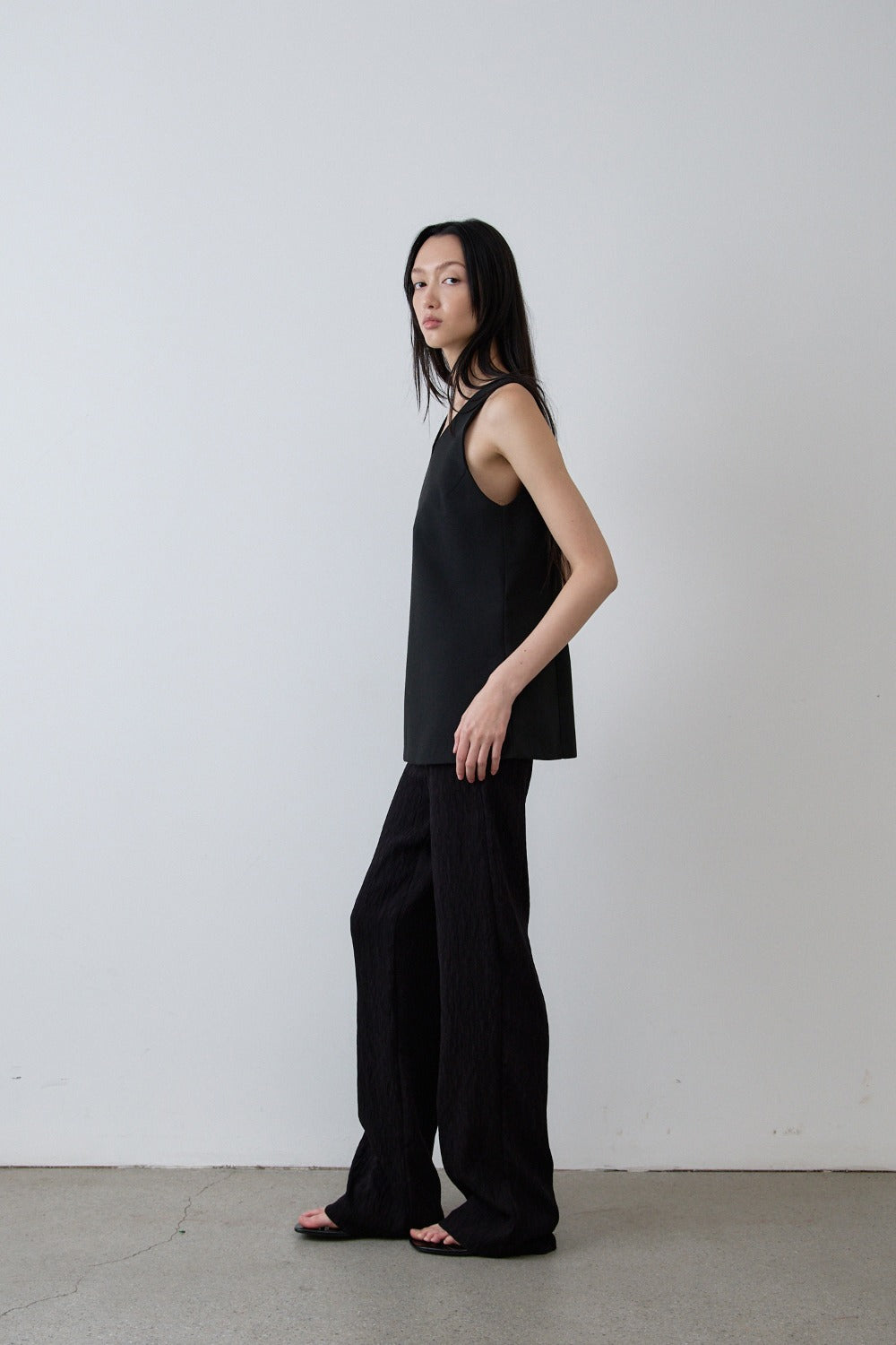 V-neck sleeveless blouse