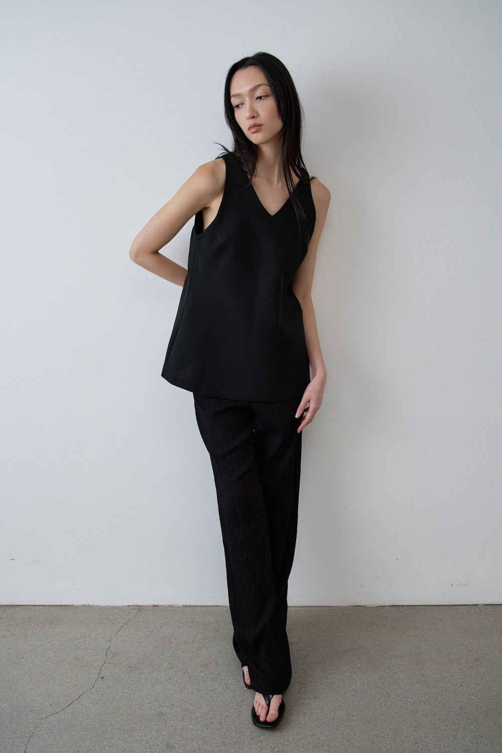 V-neck sleeveless blouse