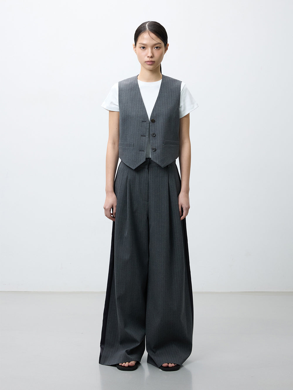 Classic pin stripe 2tuck wide pants