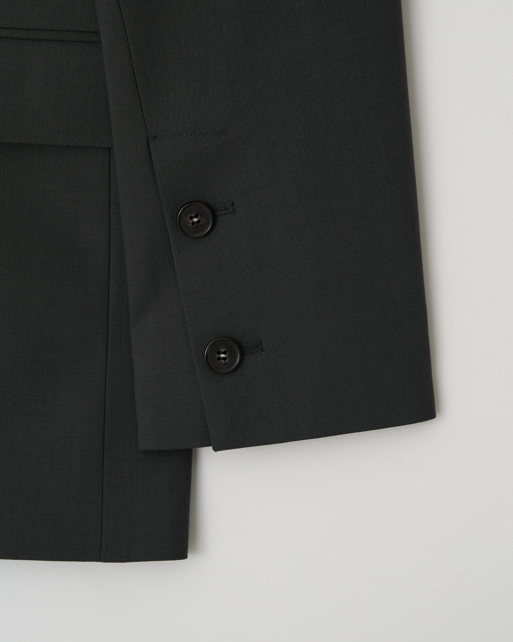 Sleeve button jacket
