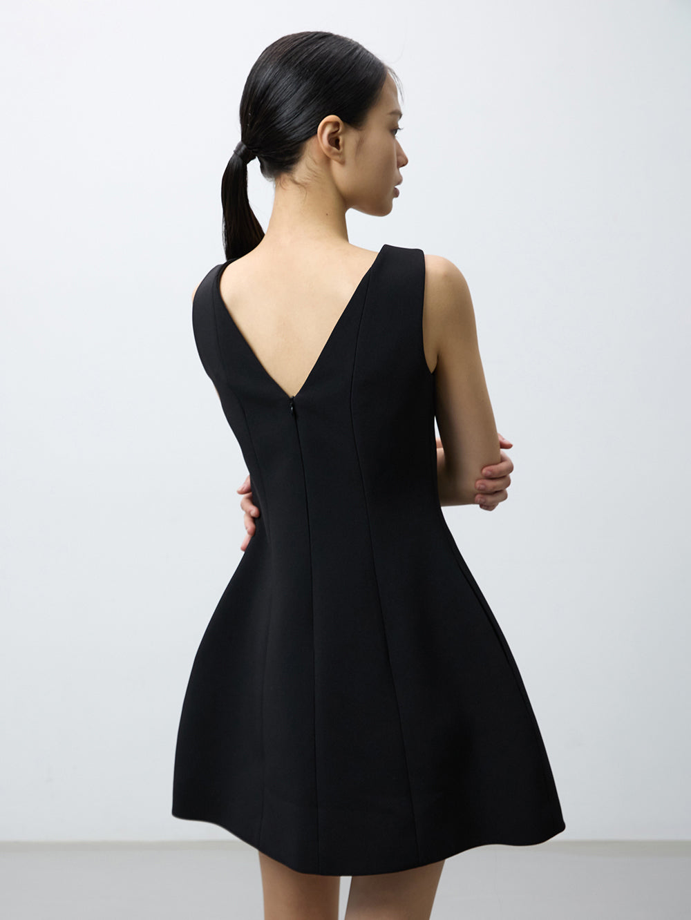 Sleeveless volume mini dress