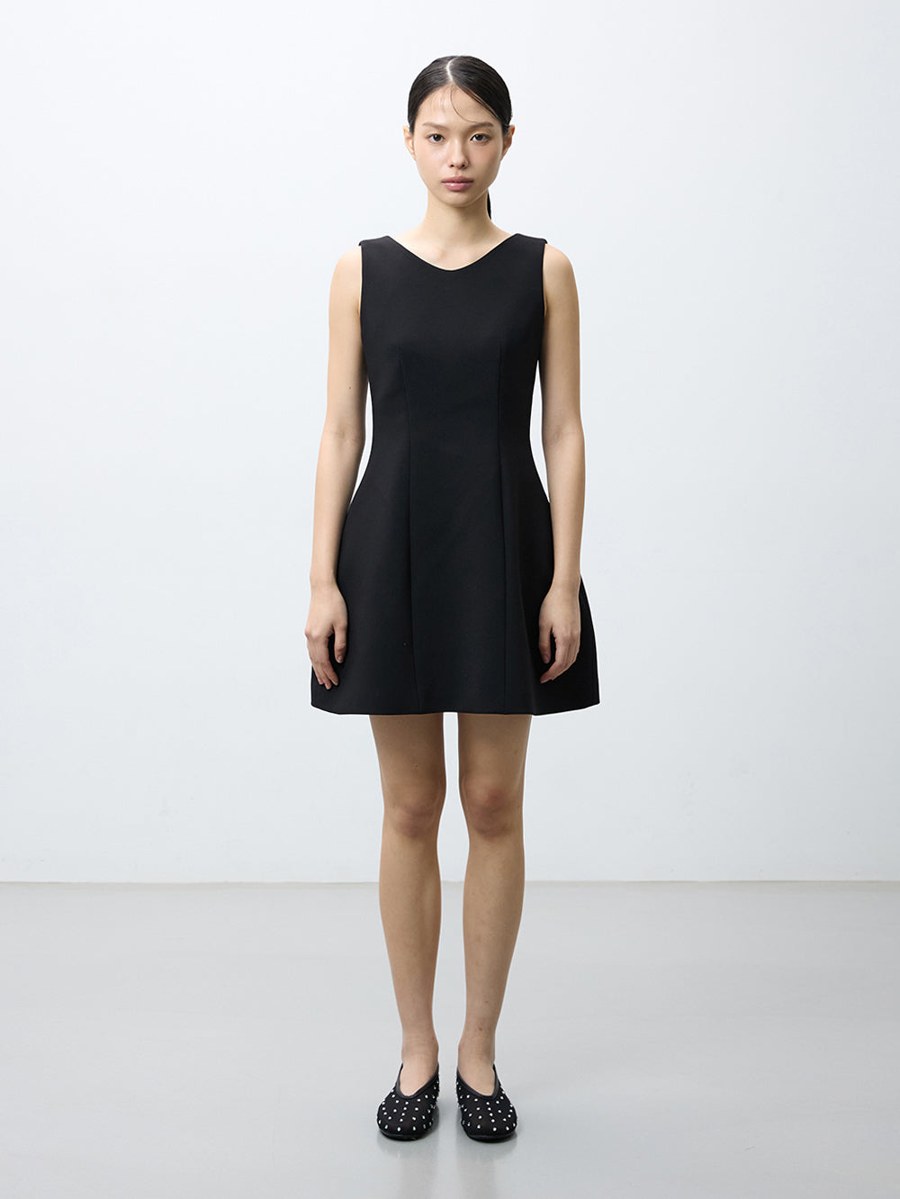 Sleeveless volume mini dress