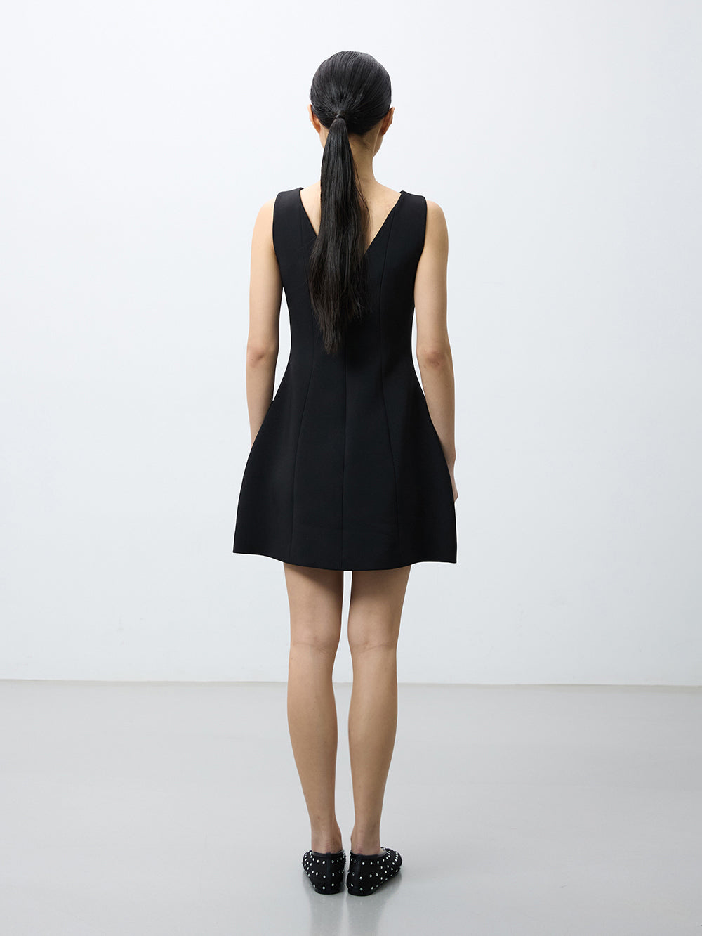 Sleeveless volume mini dress
