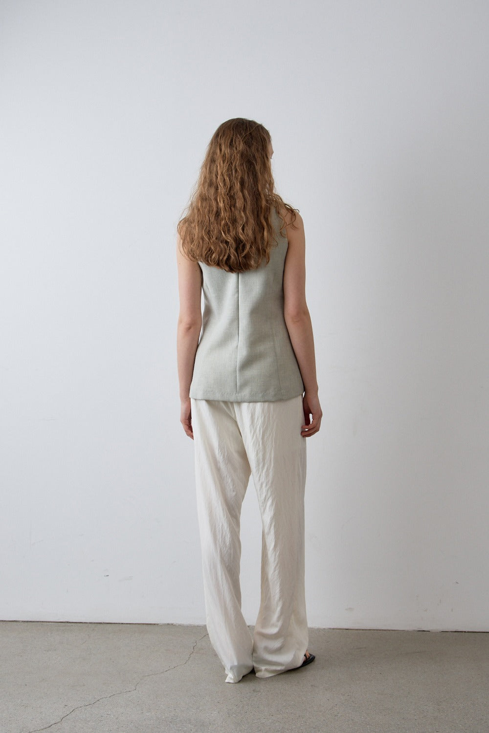 V-neck sleeveless blouse