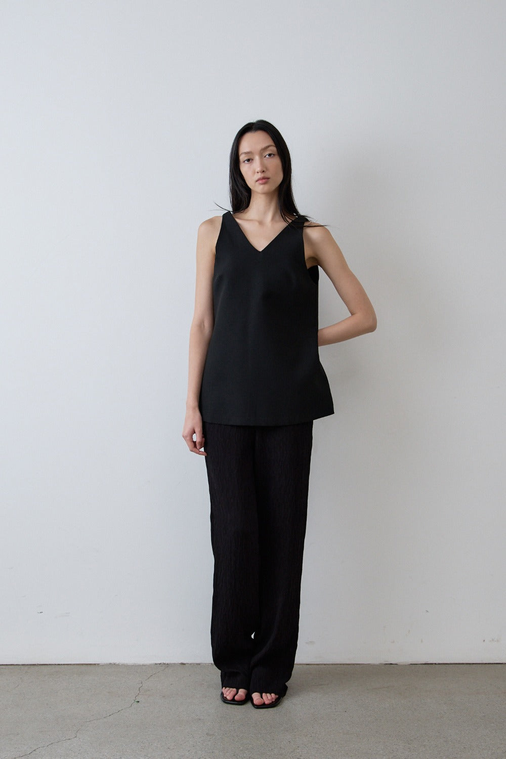V-neck sleeveless blouse