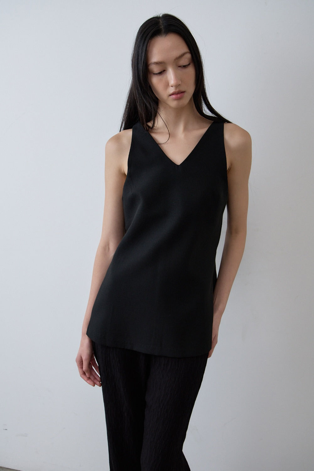 V-neck sleeveless blouse